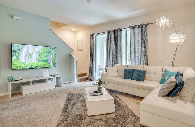 Modern Family Townhome w/Patio in Riverview!