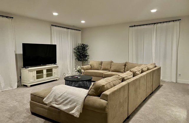 Modern farm 2b 2b Walkout Basement Apartment - Falcon , CO