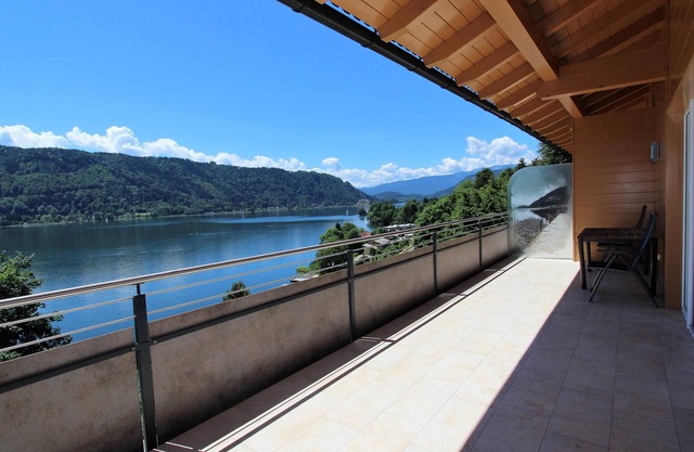 Modern flat with a view over Lake Ossiach