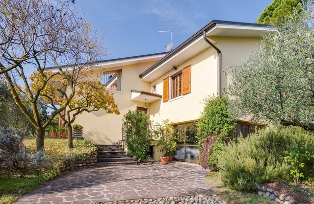 Modern Holiday Home in Marciaga with Garden