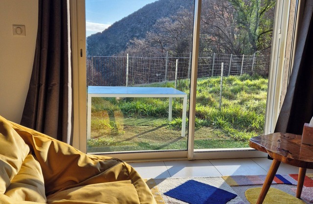 Modern house with all summer/winter comforts. 10min walk from the magnificent Genoese bridge!
