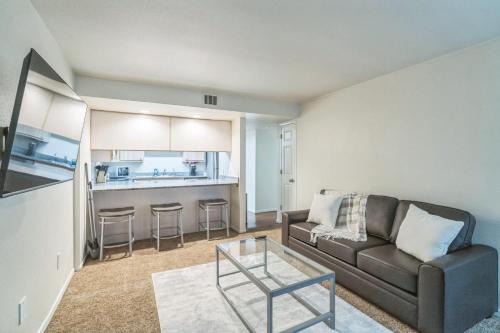 Modern Kinsrow Apartment with Clubhouse Amenities