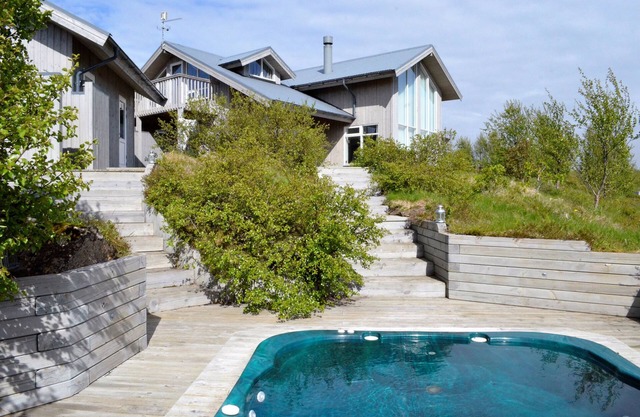 Modern luxury house in the heart of the Golden Circle. Hot tub and sauna.