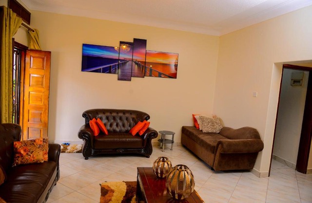 MODERN LUXURIOUS 2BEDS HOUSE IN KAMPALA CITY CTR