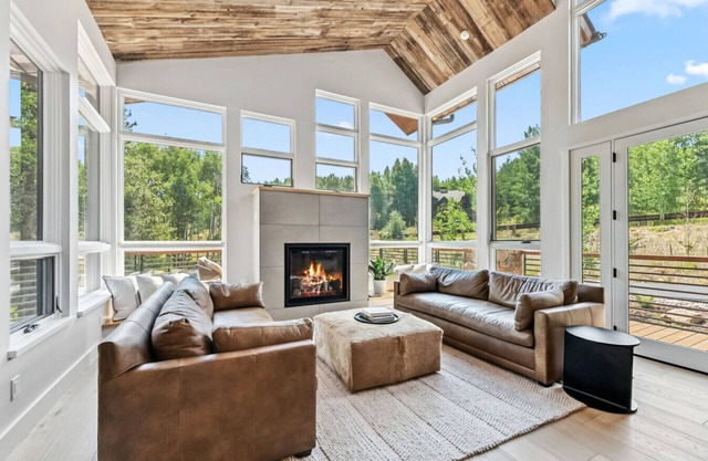 Modern Luxury Home Near 4 Ski Resorts