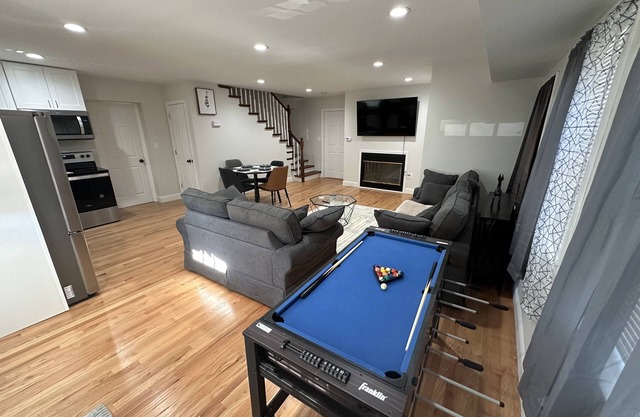 Modern Luxury Home With Fireplace & Game-Room.