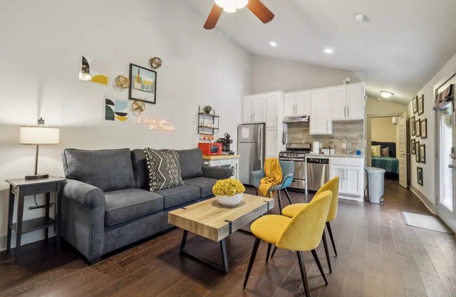 MODERN & LUXURY STAY in Austin, Mins to Downtown!