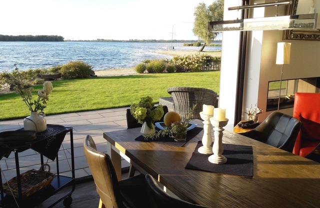 Modern new beach house - right on the water - large roof terrace/free WiFi