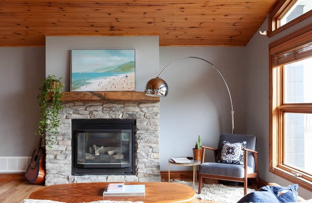 Modern Private Family-Friendly Chalet Near Walking Trails - Monthly Available