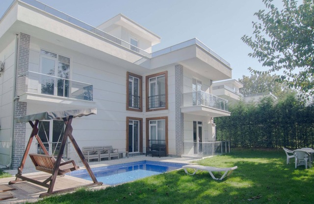 Modern Private Pool Villa in Sapanca