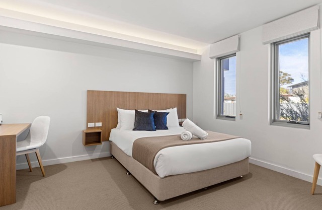Modern Queen Studio - 6 Min Walk to Beach