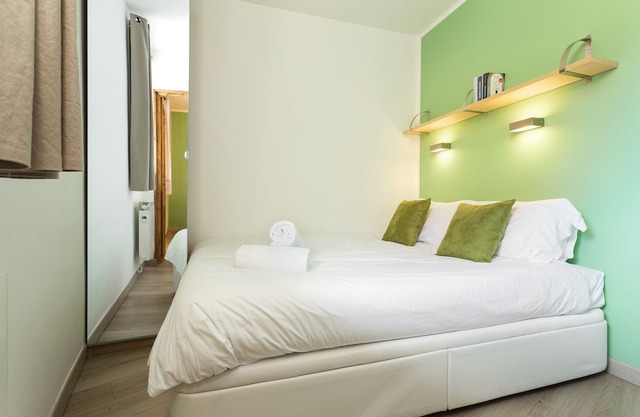 Modern refurbished one bedroom apartment in Chamonix Sud.