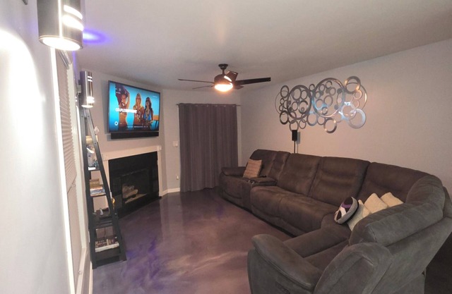 Modern/Retro 2br Condo by Exceptional Stays