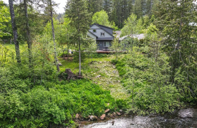 Modern River Front Cabin, Hot Tub, Detached Office