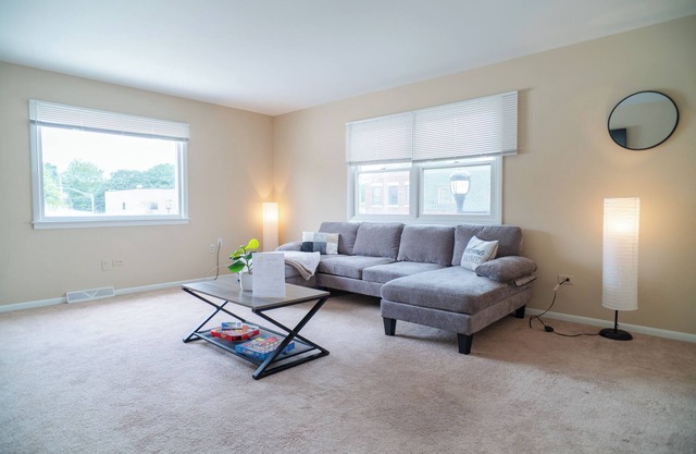 Modern Rooftop Retreat in Downtown Mundelein