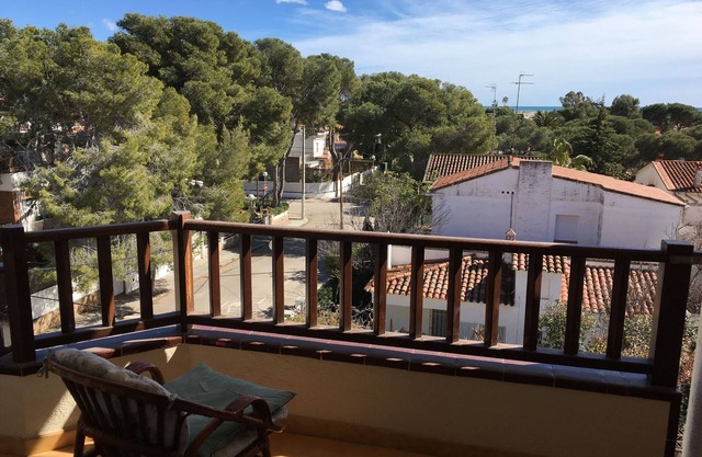 Modern sea view apartment, 2 steps from the beach, near Barcelona