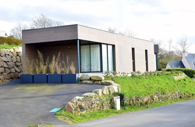 Modern Single-Level House with WiFi, Terrace, and Parking in Trégastel
