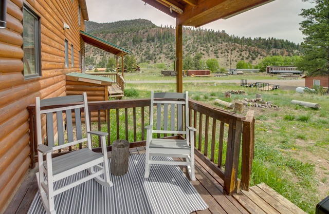 Modern South Fork Vacation Rental w/Deck & Grill!
