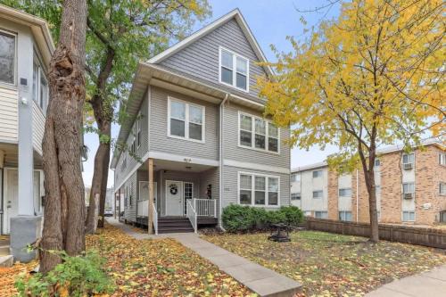 Modern Spacious 5 Bed 4 Bath Home Near Downtown