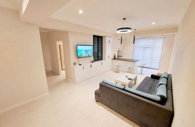 Modern, spacious apartment near the May 28 metro station