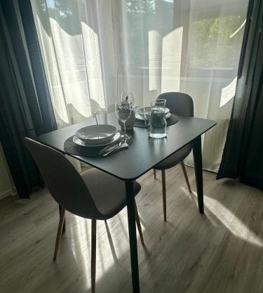 Modern studio, good location, free parking
