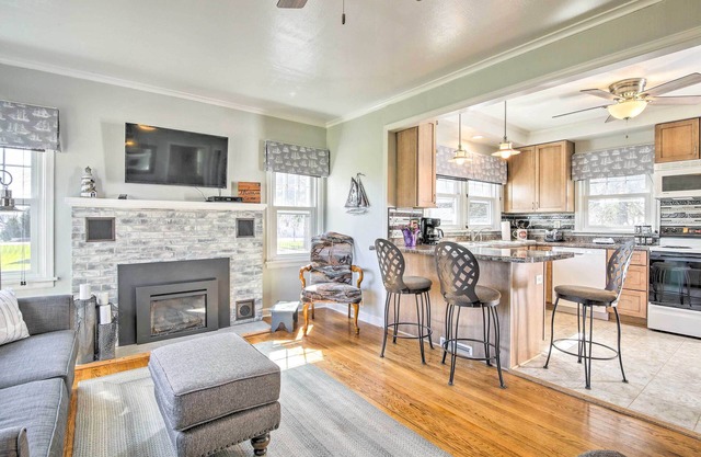 Modern Sturgeon Bay Home by Potawatomi State Park!