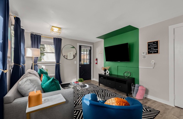 Modern & Stylish Fenton Retreat: Walk to Downtown!
