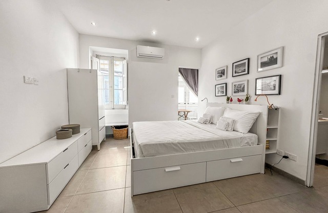 Modern Townhouse 30 secs to Seafront 2x Ensuites