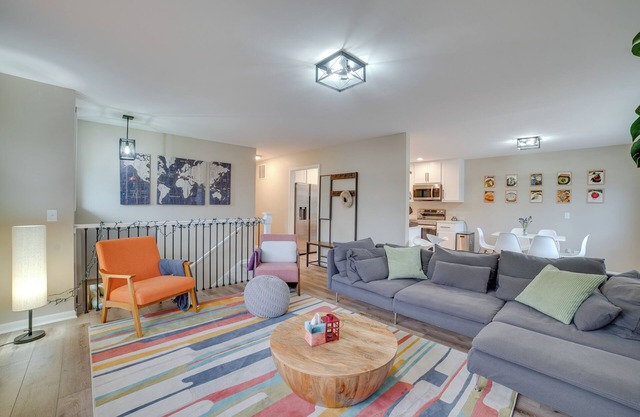 Modern Urbana Home: 2 Mi to University of Illinois