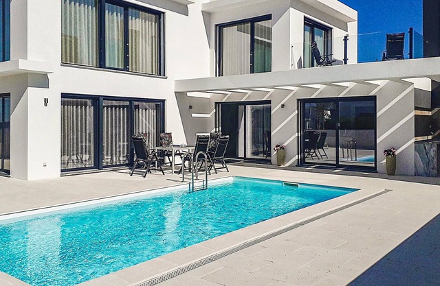 Modern vacation home for larger group in quiet area of Porto Covo.