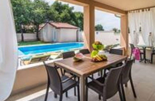 Modern villa at 2km from the sea, with private pool