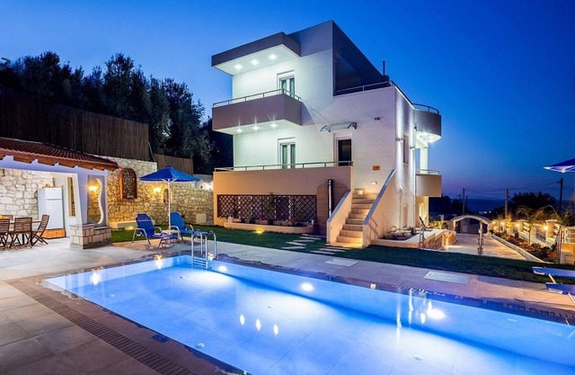 Modern Villa set in a Natural Area - Mountain & Sea Views, A/C, Private Pool, 10mins from Rethymno!