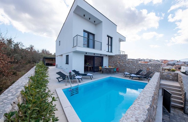 Modern Villa Sila with heated pool