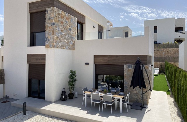 Modern villa with private pool, in the "LA FINCA GOLF" estate