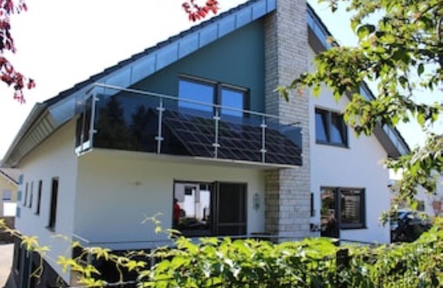 Moderne Ferienwohnung mit Balkon