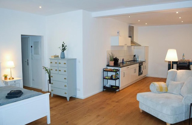 Modernes Studio Appartement mit Leseecke