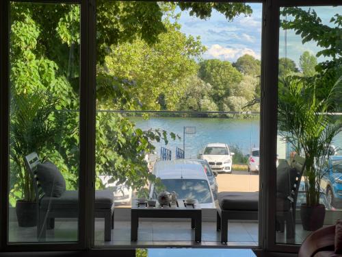 Modernes Wasserfront Wohnung, Terrasse, Parkplatz