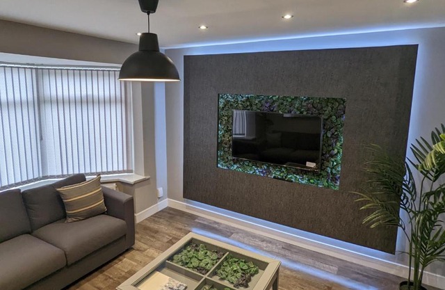 Modernised 4 Bedroom Property Close To City Centre, Harehills Lane