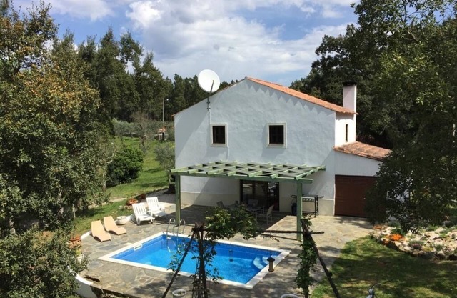 Modernised cottage with Annex and swimming pool in beautiful peaceful setting