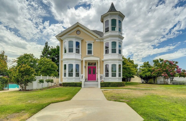 Modesto Mansion on 2 Acres - Great for Families!