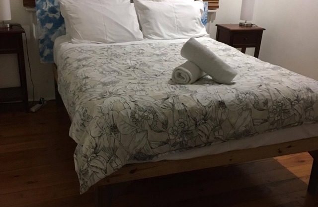 Moffat Beach Shack Pet Friendly, 450m to cafes and beach