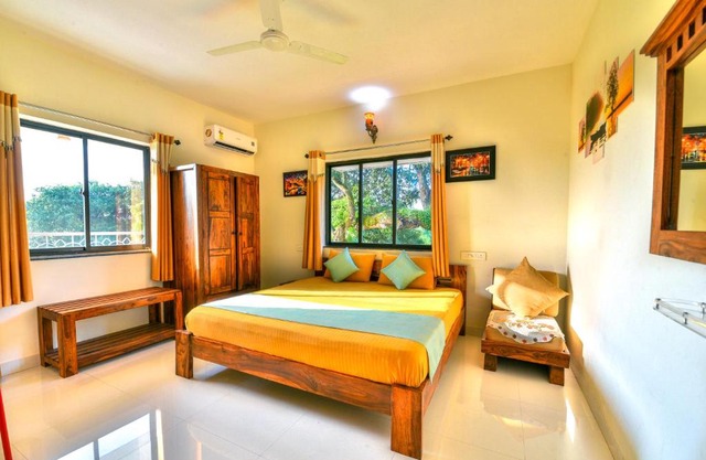 Monarch Suites