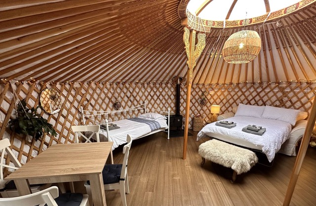 Mongolian Yurt, Hottub+Sauna+Cold Plunge, Wood fire, Garden