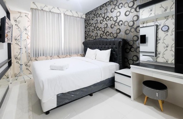 Monochrome 1BR Lexington Apartment By Travelio