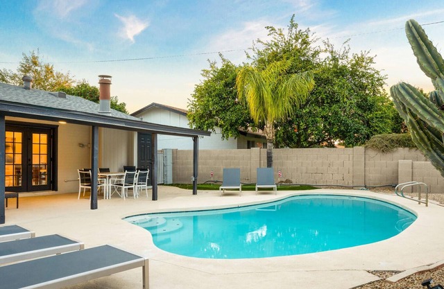 Monte Vista - Close to Old Town, Free Heated Pool, Putting Green, Pool Table