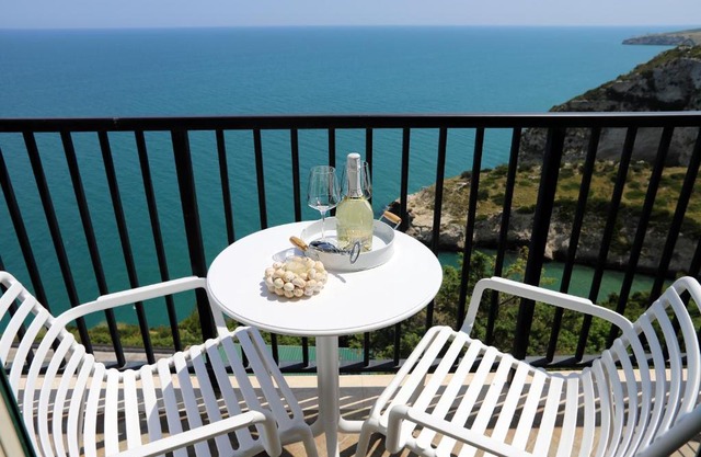 Montebello Luxury Apartment
