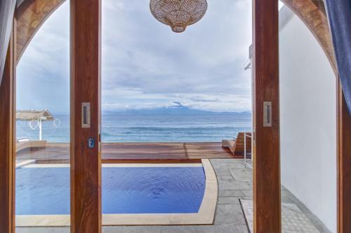 Moontana Beachfront Villa
