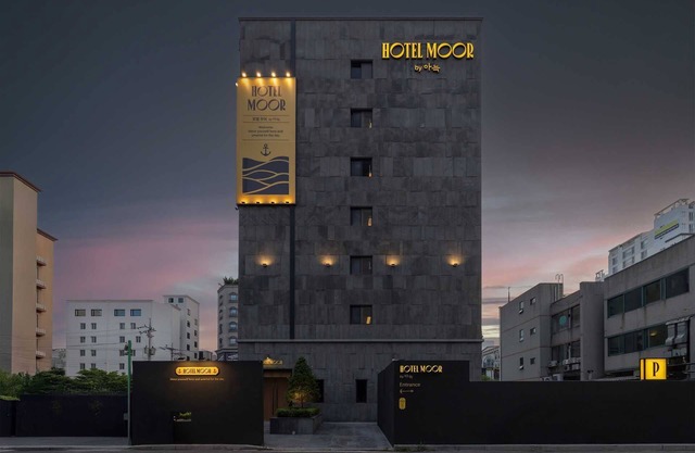 Moor Hotel by Aank Mokpo