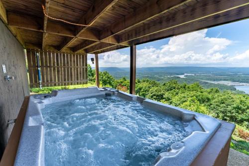 Moose Tracks with beautiful views and a hot tub