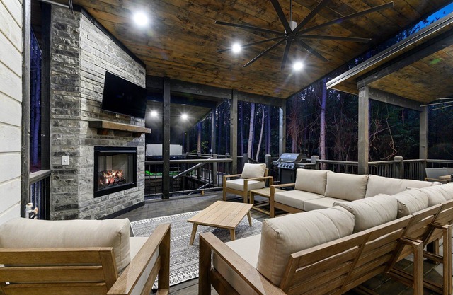 Moosin' Around, Family Cabin, Hot Tub, Firepit, Secluded, Playset